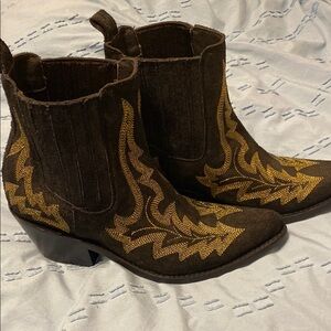NWOT Liberty Black Embroidered Western Ankle Boots